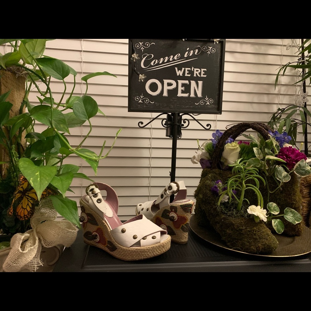 Pan Tulipani Embellished Wedge Sandals. - Picture 3 of 17